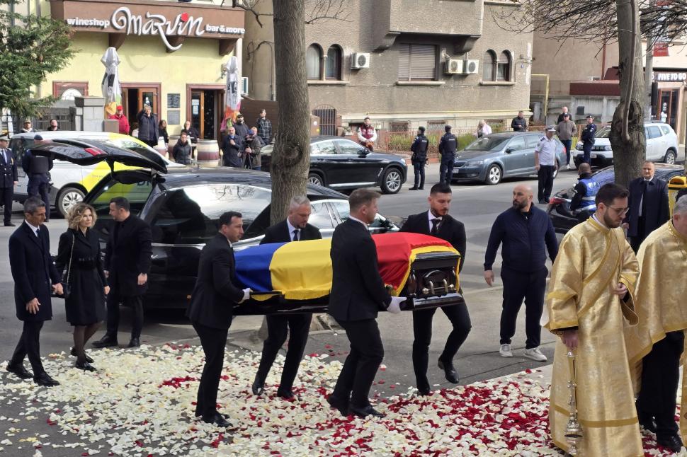 Mircea Lucescu a fost înmormântat cu onoruri militare la Cimitirul Bellu 1060006
