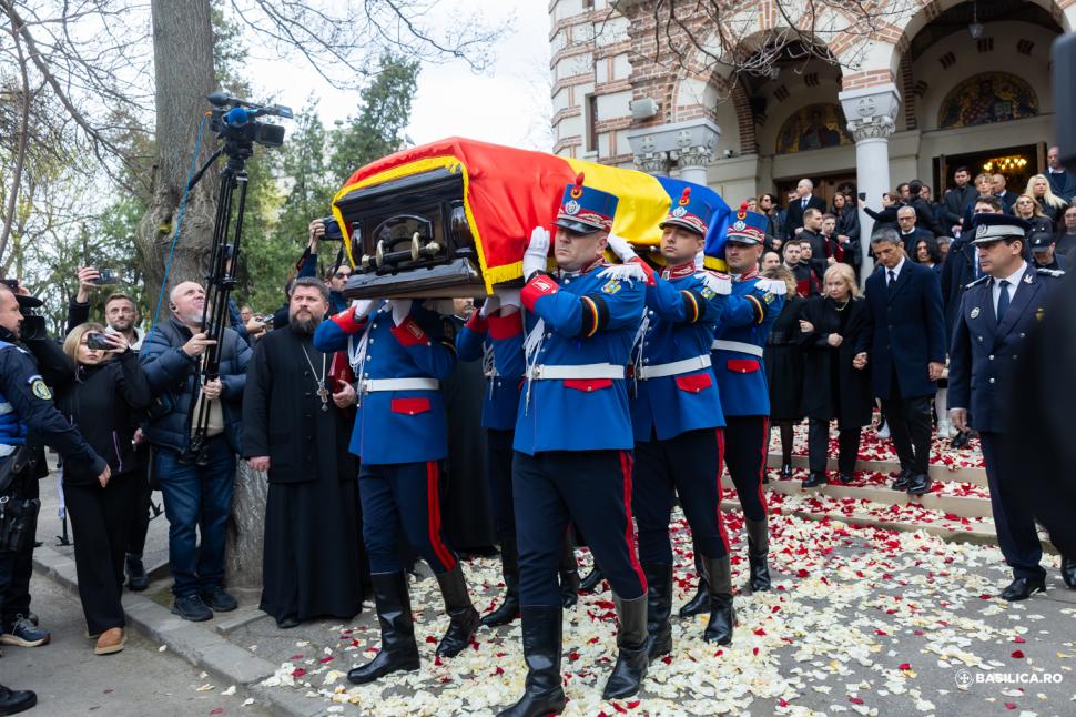 Mircea Lucescu a fost înmormântat cu onoruri militare la Cimitirul Bellu 1060019