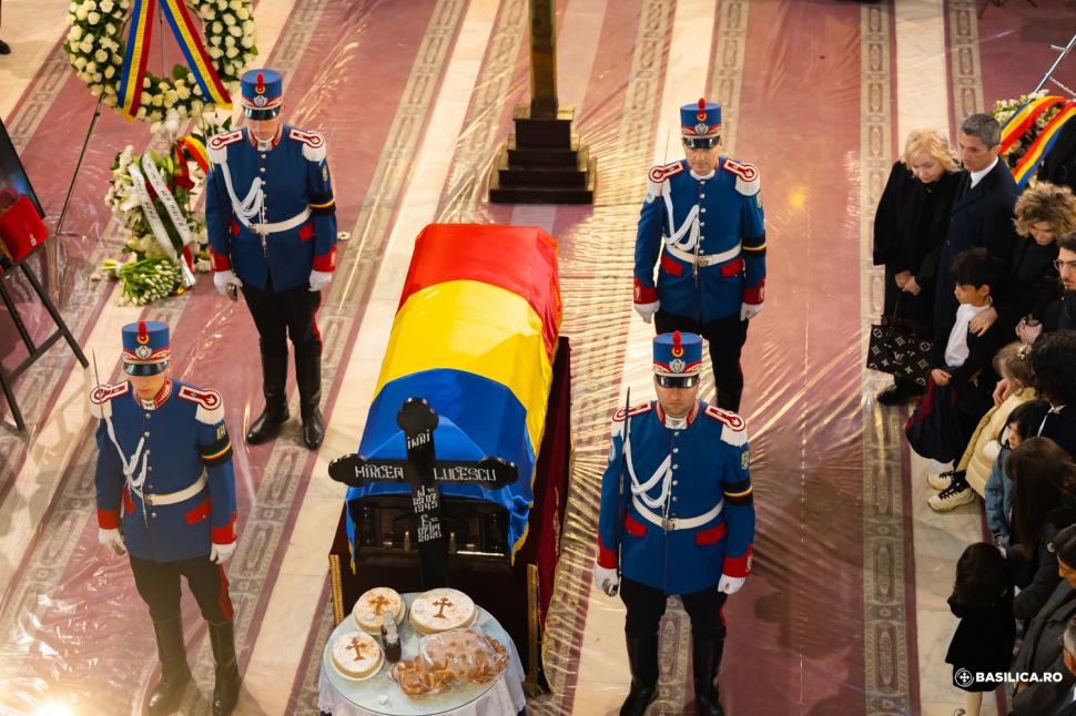 Mircea Lucescu a fost înmormântat cu onoruri militare la Cimitirul Bellu 1060021