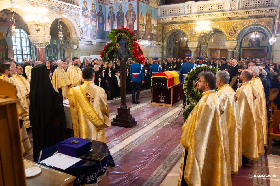 Mircea Lucescu a fost înmormântat cu onoruri militare la Cimitirul Bellu 1060025