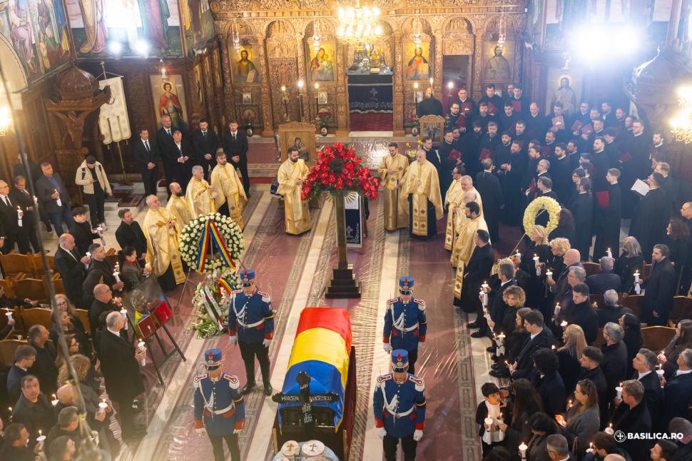 Mircea Lucescu a fost înmormântat cu onoruri militare la Cimitirul Bellu 1060026