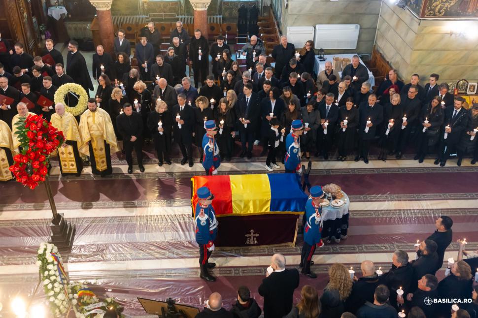 Mircea Lucescu a fost înmormântat cu onoruri militare la Cimitirul Bellu 1060027