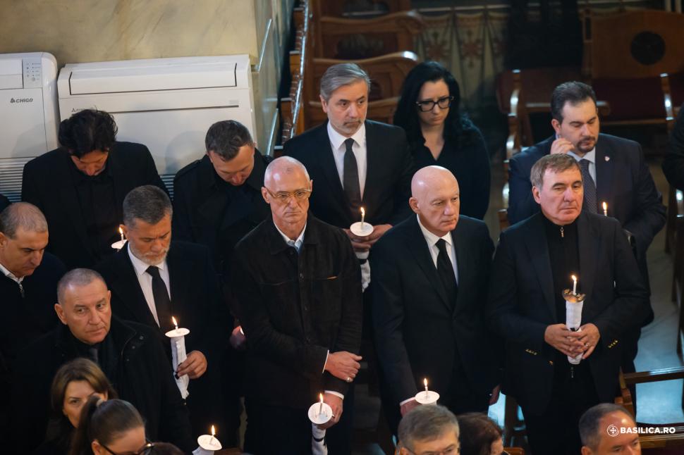 Mircea Lucescu a fost înmormântat cu onoruri militare la Cimitirul Bellu 1060028