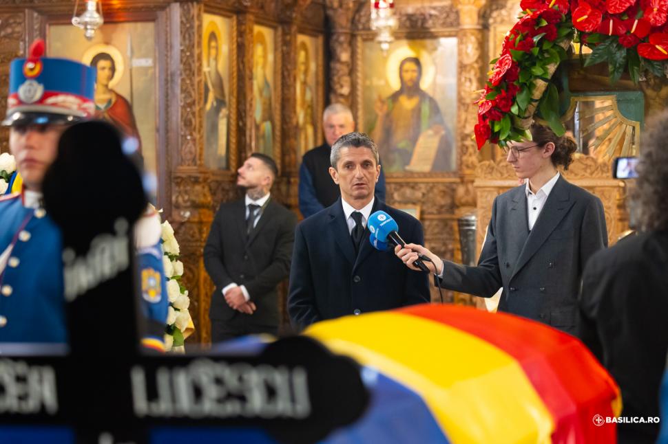 Mircea Lucescu a fost înmormântat cu onoruri militare la Cimitirul Bellu 1060029