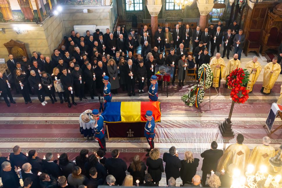 Mircea Lucescu a fost înmormântat cu onoruri militare la Cimitirul Bellu 1060030