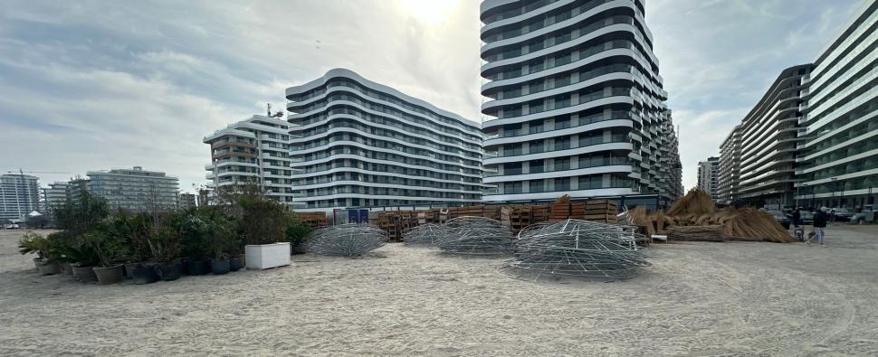 Amenajări ilegale pe plajă, la Năvodari, înainte de Paşte. Inspectorii de la Apele Române au dat o amendă de 20.000 de lei 1060126