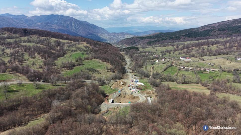 Autostrada care străbate Carpații: Se pregătește forarea Tunelului Poiana cu cârtița TBM. Progres de 13,5% pe secțiunea Cornetu–Tigveni 1060206