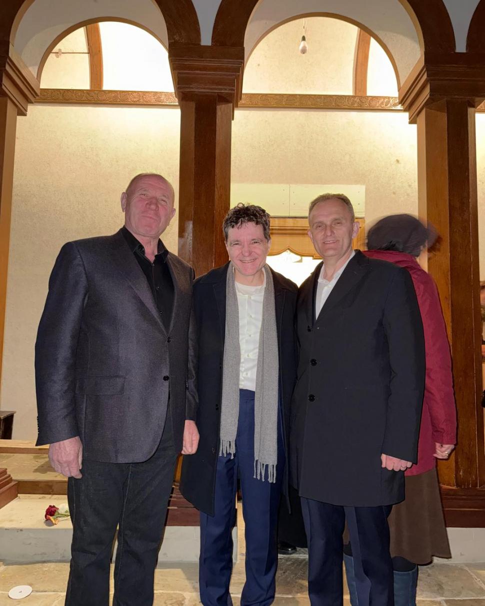 Nicușor Dan a fost la mănăstirea Cornu în Vinerea Mare. Șeful CJ Prahova: „Fără anunț, fără protocol” 1060116