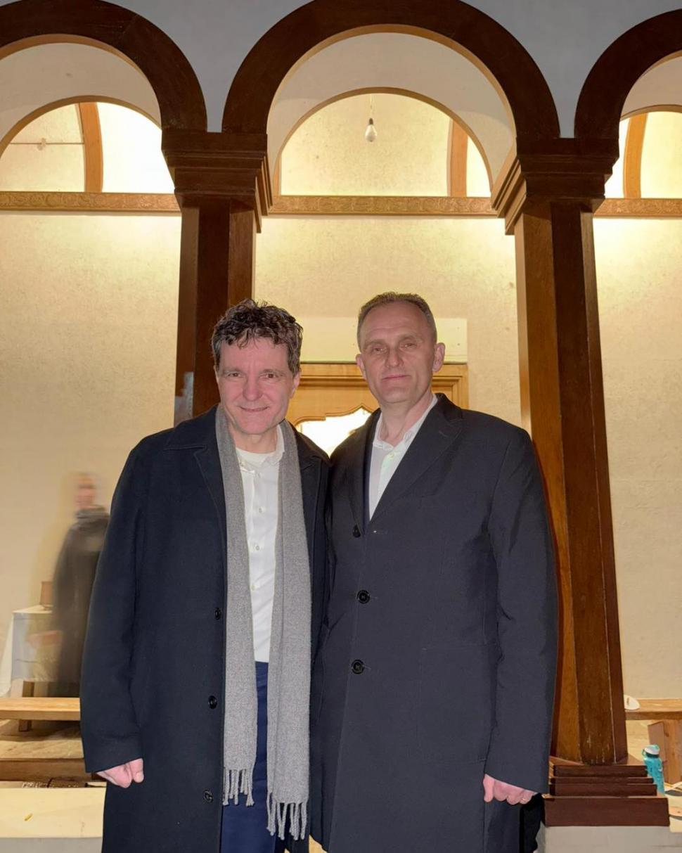 Nicușor Dan a fost la mănăstirea Cornu în Vinerea Mare. Șeful CJ Prahova: „Fără anunț, fără protocol” 1060119