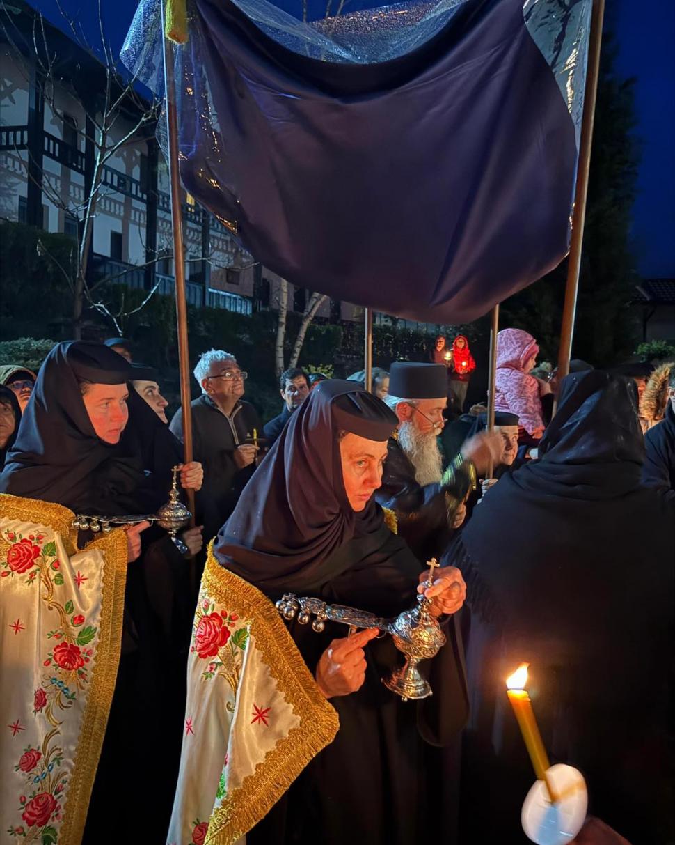 Nicușor Dan a fost la mănăstirea Cornu în Vinerea Mare. Șeful CJ Prahova: „Fără anunț, fără protocol” 1060120