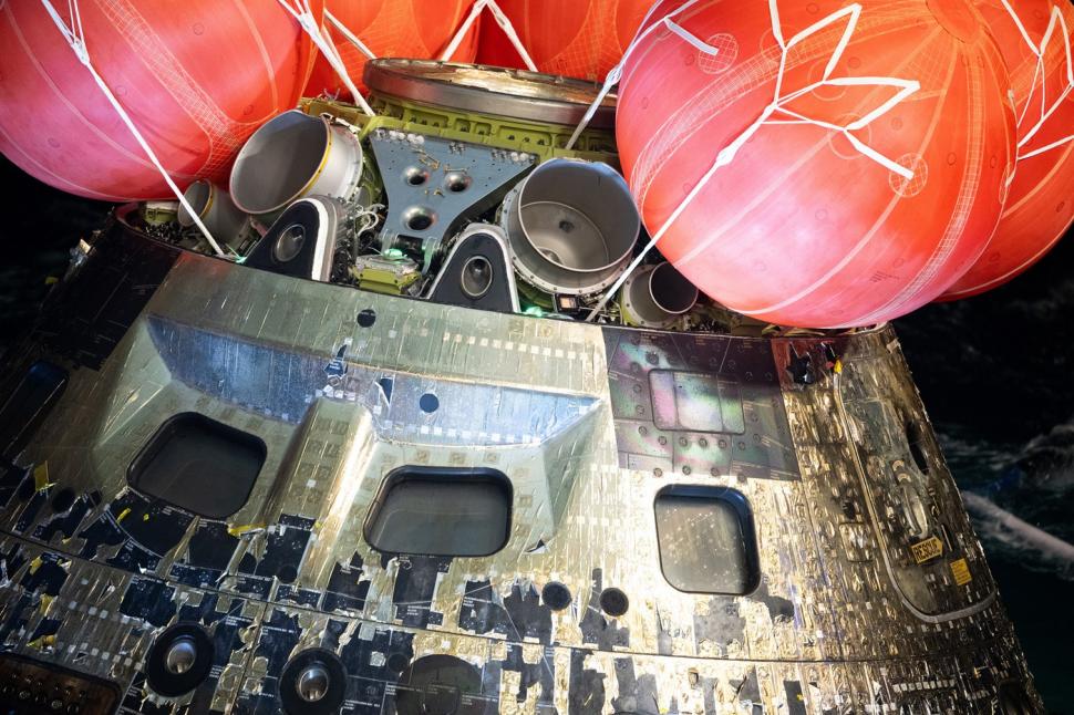 Cum arată capsula Orion după trecerea prin atmosferă. Nava NASA a suportat temperaturi de peste 2.000 de grade 1060311