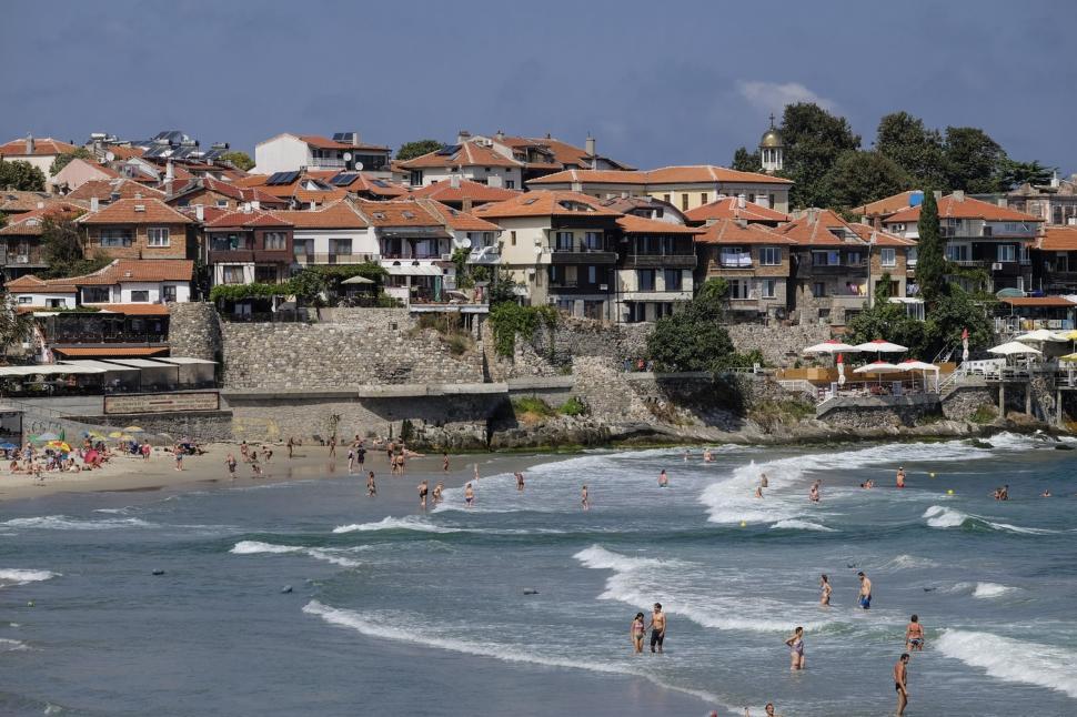 Destinația superbă cu plajă și castele, care seamănă cu Coasta Amalfi, dar e mult mai ieftină. E foarte aproape de România 1060486