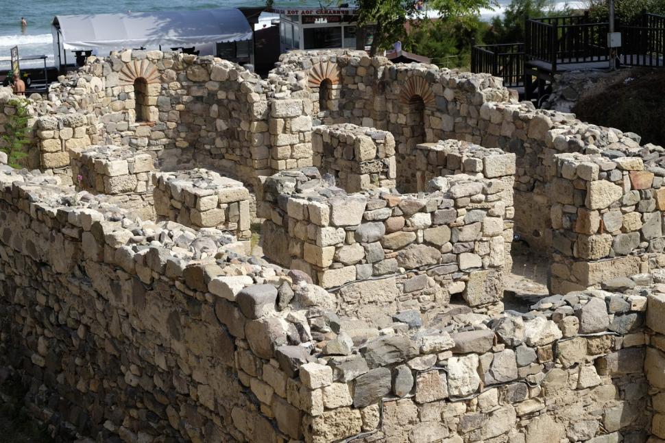 Destinația superbă cu plajă și castele, care seamănă cu Coasta Amalfi, dar e mult mai ieftină. E foarte aproape de România 1060487