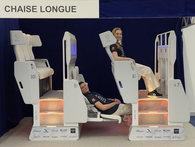 Cum arată scaunul pe două niveluri care se poate face pat în avion. Conceptul a fost dus la "designul suprem" 1060749