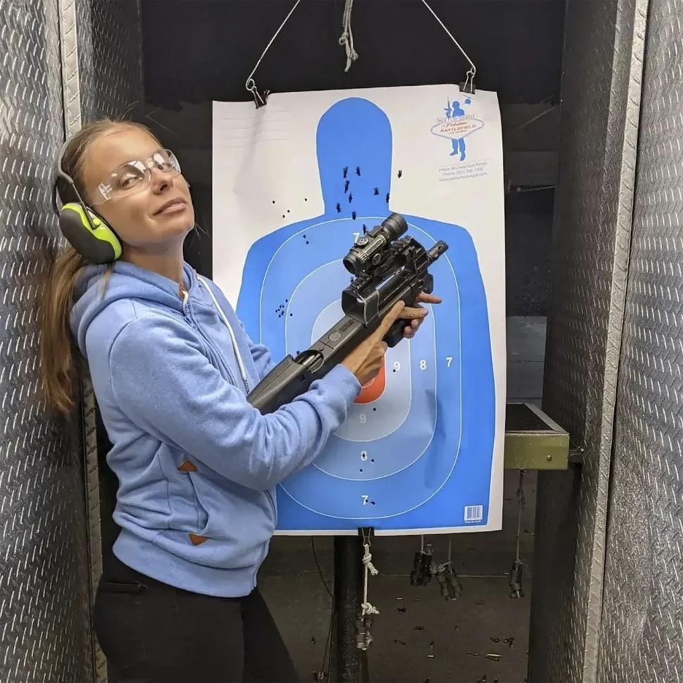 Victoria nu a fost demisă din funcția de consul al Ucrainei în Dominicană pentru că a pozat dezbrăcată, ci pentru cum s-a îmbrăcat 1060590