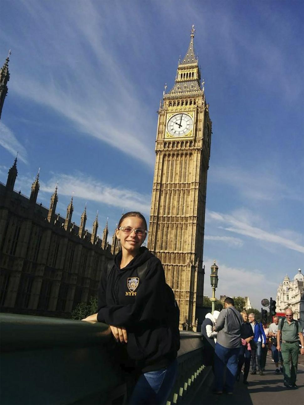 Victoria nu a fost demisă din funcția de consul al Ucrainei în Dominicană pentru că a pozat dezbrăcată, ci pentru cum s-a îmbrăcat 1060591