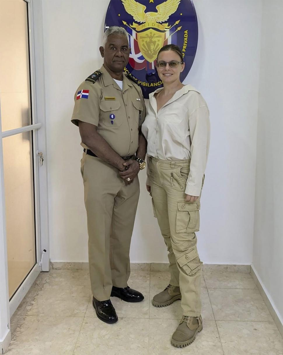 Victoria nu a fost demisă din funcția de consul al Ucrainei în Dominicană pentru că a pozat dezbrăcată, ci pentru cum s-a îmbrăcat 1060592