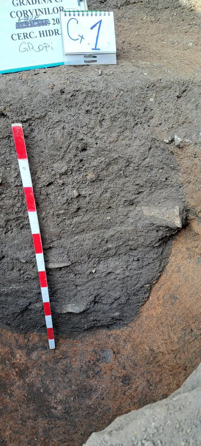 Descoperiri uimitoare la Castelul Corvinilor. Obiecte valoroase cu o vechime de peste 2.500 de ani 1060972