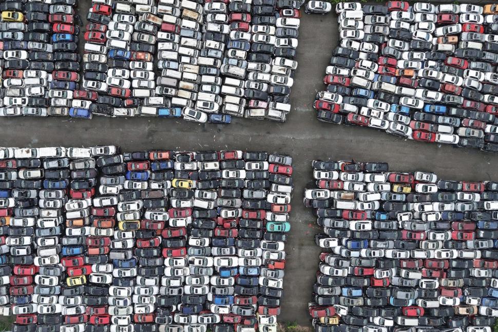 Totul este uriaș în China. Chiar și cimitirul de mașini abandonate. Imagini aeriene uluitoare  1060948