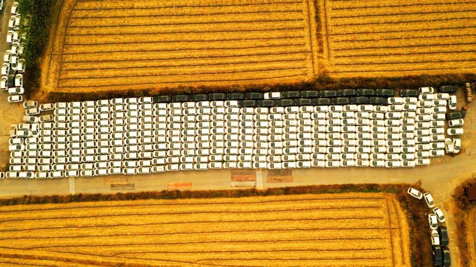 Totul este uriaș în China. Chiar și cimitirul de mașini abandonate. Imagini aeriene uluitoare  1060957