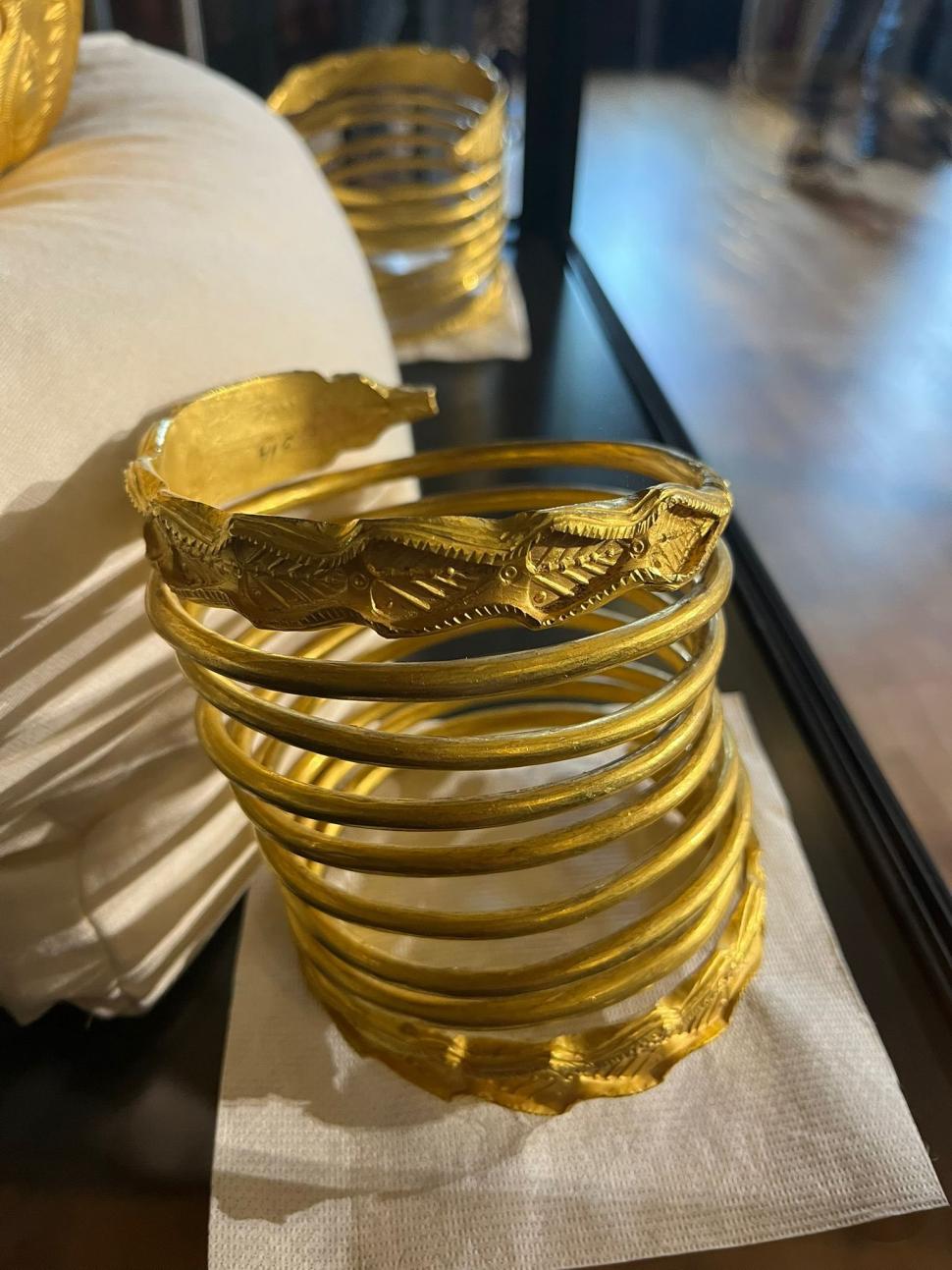 Coiful de la Coțofenești și a brățările dacice sunt repatriate săptămâna viitoare. Tezaurul va fi expus 10 zile la Muzeul de Istorie 1061246