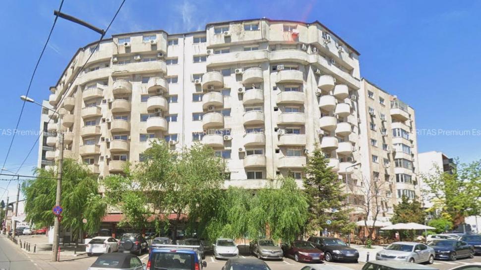 Un bloc întreg din centrul Bucureştiului, cu două scări şi 50 de apartamente, este scos la vânzare 1061238