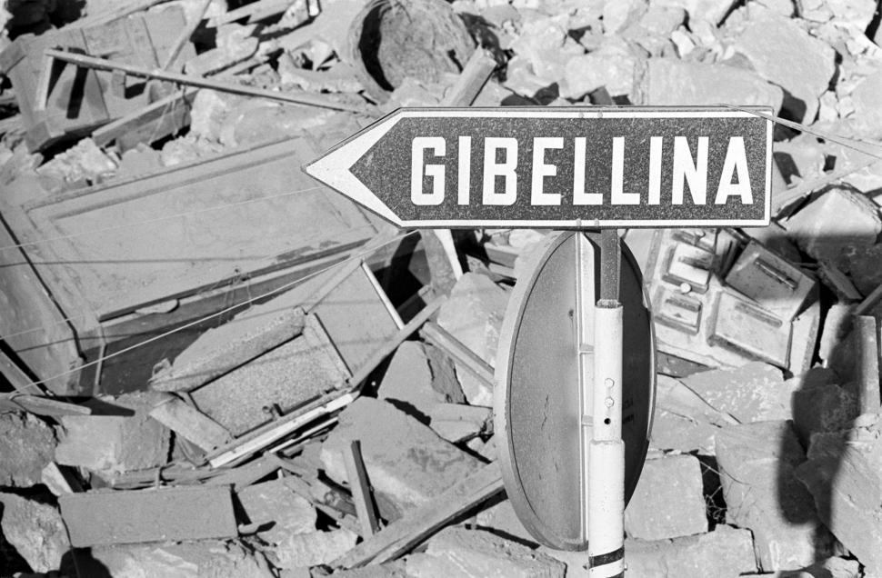 Orașul din Europa care are mai multe opere de artă decât locuitori stă sub un versant întreg acoperit cu beton. Cum arată Gibellina 1061335