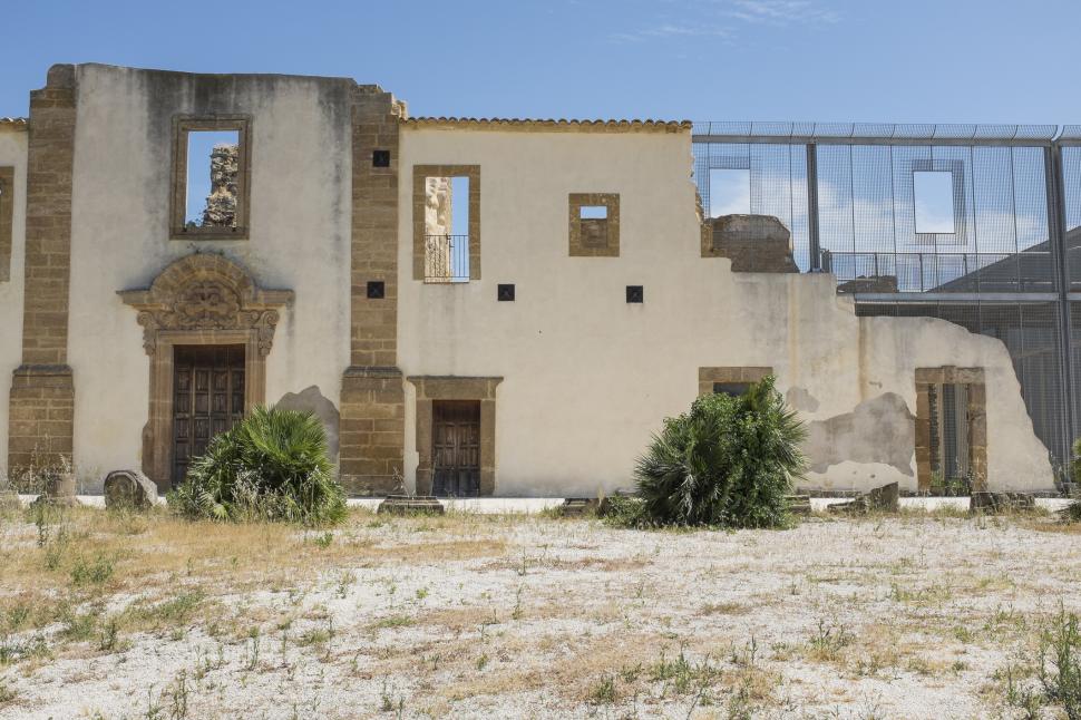 Orașul din Europa care are mai multe opere de artă decât locuitori stă sub un versant întreg acoperit cu beton. Cum arată Gibellina 1061337