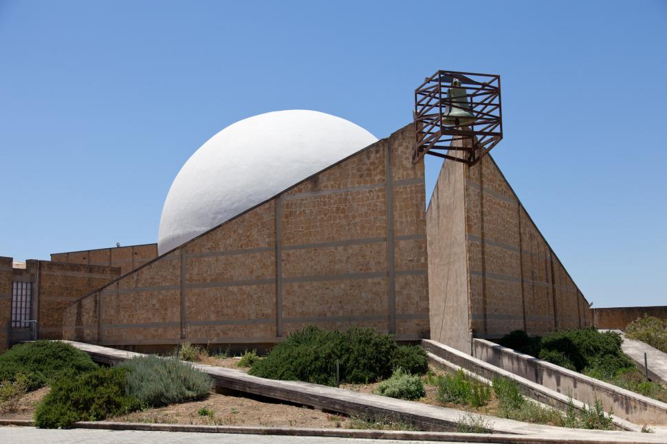 Orașul din Europa care are mai multe opere de artă decât locuitori stă sub un versant întreg acoperit cu beton. Cum arată Gibellina 1061339