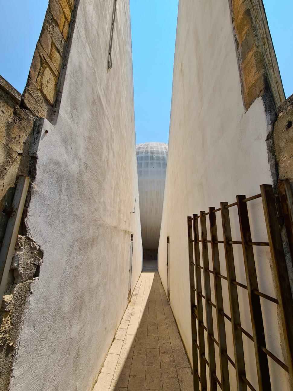 Orașul din Europa care are mai multe opere de artă decât locuitori stă sub un versant întreg acoperit cu beton. Cum arată Gibellina 1061345