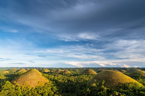 Locul unde pământul arată ca o ciocolată uriașă și ascunde o specie rară de primate. Povestea Insulei Bohol 1061447