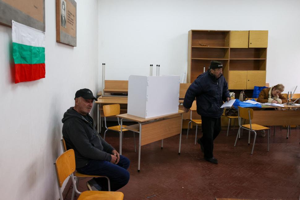 Alegerile din Bulgaria au început cu haos. Șefii de secții au absentat, sunt incidente tehnice. Rumen Radev, comparat cu Viktor Orban 1061891