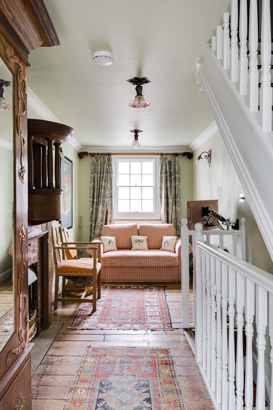 Casa de 2 metri lățime se vinde cu 1,4 milioane de euro. Cum arată interiorul cu două dormitoare, două băi și living 1062111