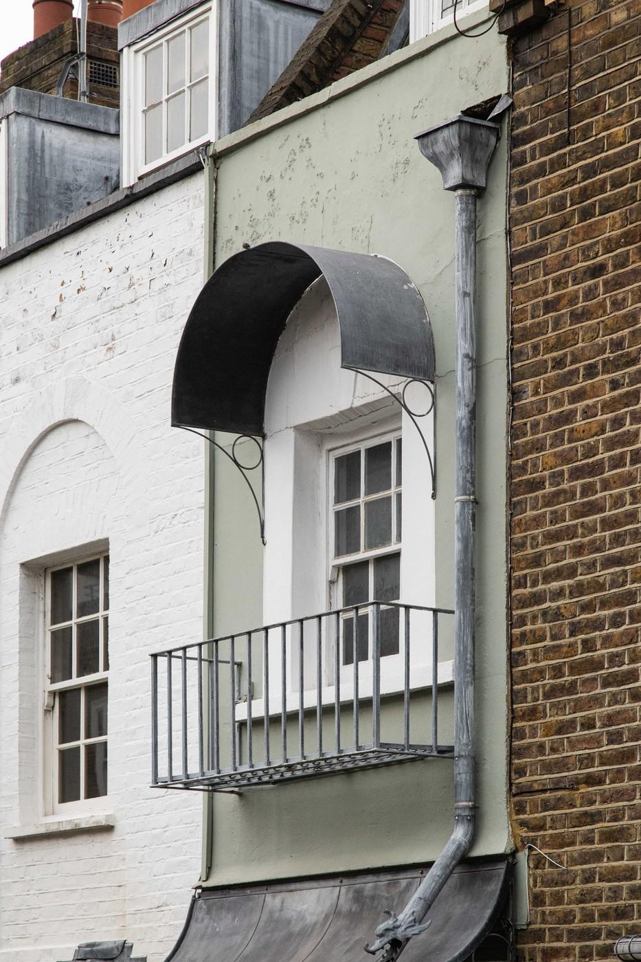 Casa de 2 metri lățime se vinde cu 1,4 milioane de euro. Cum arată interiorul cu două dormitoare, două băi și living 1062115