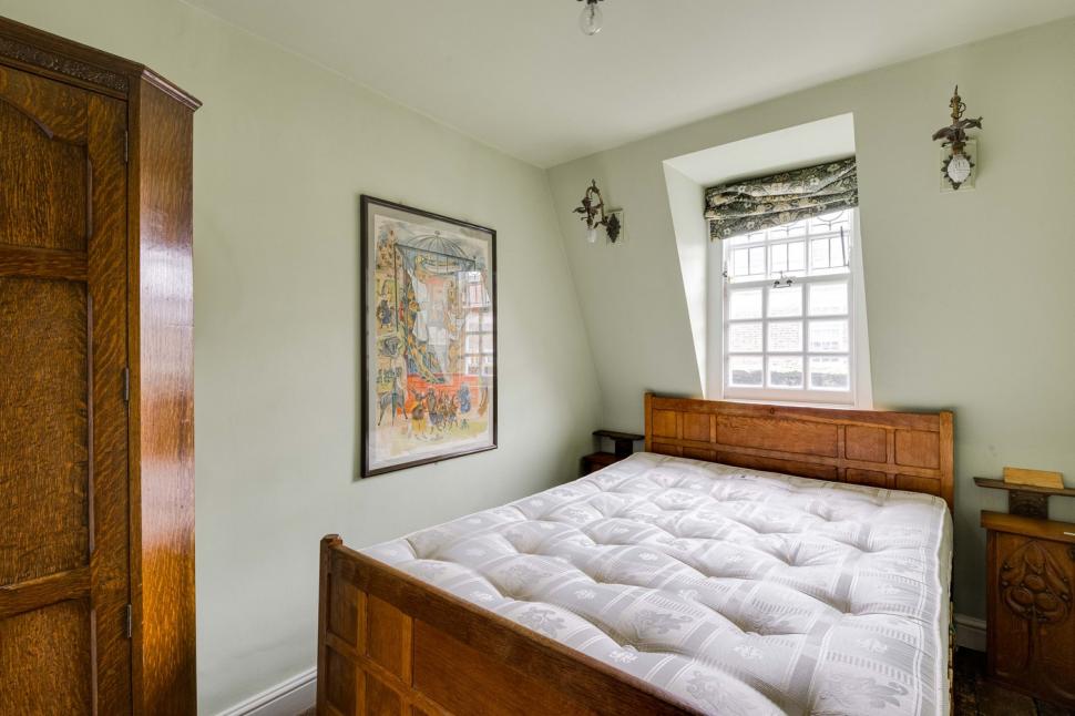 Casa de 2 metri lățime se vinde cu 1,4 milioane de euro. Cum arată interiorul cu două dormitoare, două băi și living 1062116