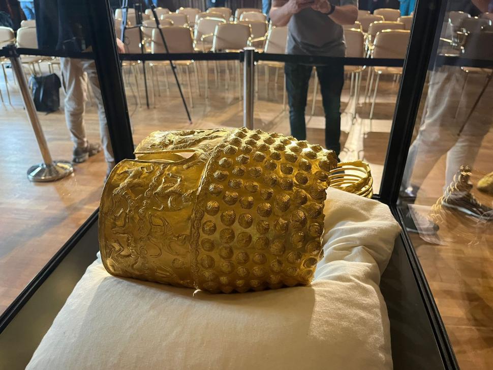 Coiful dacic de la Coțofenești se poate vedea din 21 aprilie. Unde se află expus, program și prețuri 1062003