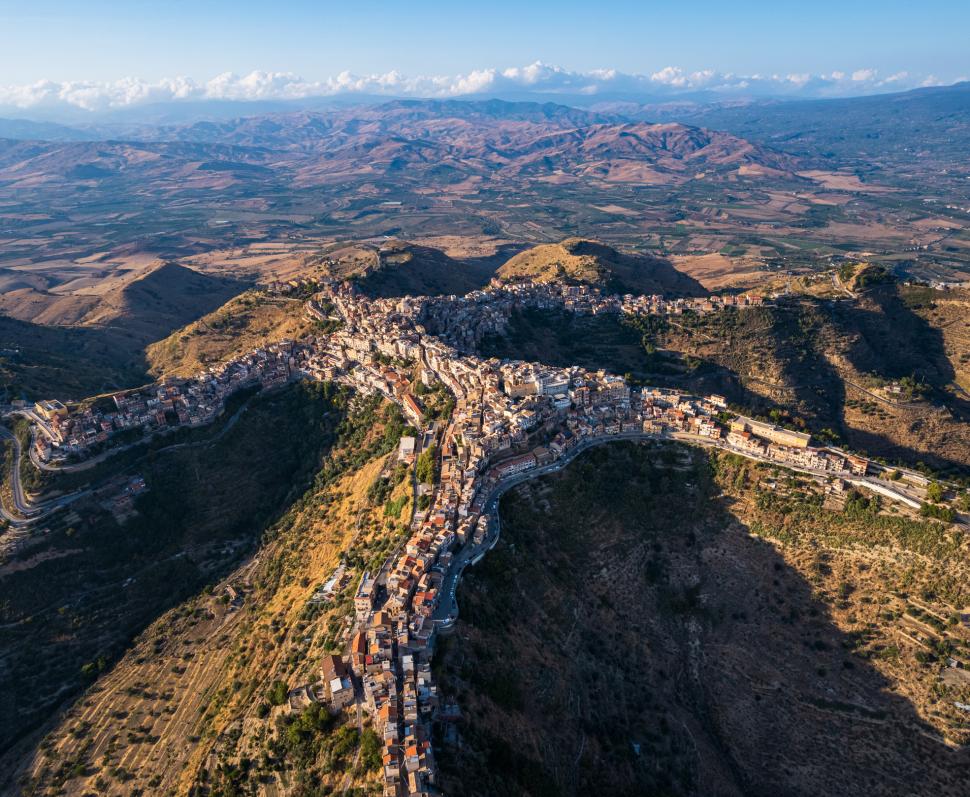 O scenă din „Nașul” s-a filmat acolo, apoi totul s-a schimbat: Cum arată satul din Italia unde, de 50 de ani, se îmbulzesc turiștii 1062187