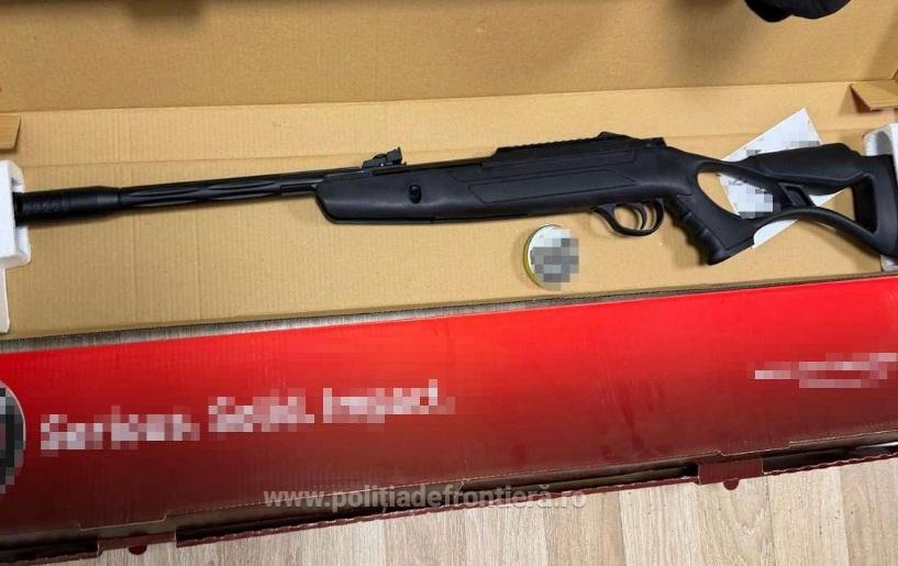 Ce au găsit poliţiştii în câteva colete, pe Aeroportul Cluj-Napoca: arme cu aer comprimat şi 400 de bucăţi de proiectile 1062292