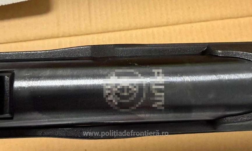 Ce au găsit poliţiştii în câteva colete, pe Aeroportul Cluj-Napoca: arme cu aer comprimat şi 400 de bucăţi de proiectile 1062294