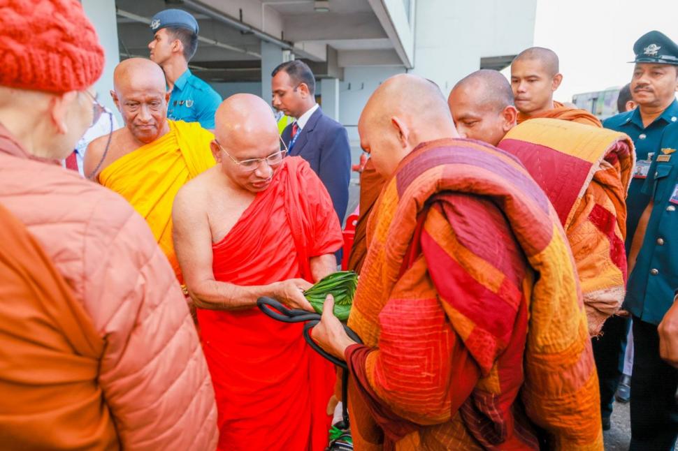 Cine sunt călugării budiști din SUA și cățelul cu milione de fani în toată lumea: Au început azi un nou Marș pentru Pace, în Sri Lanka 1062484