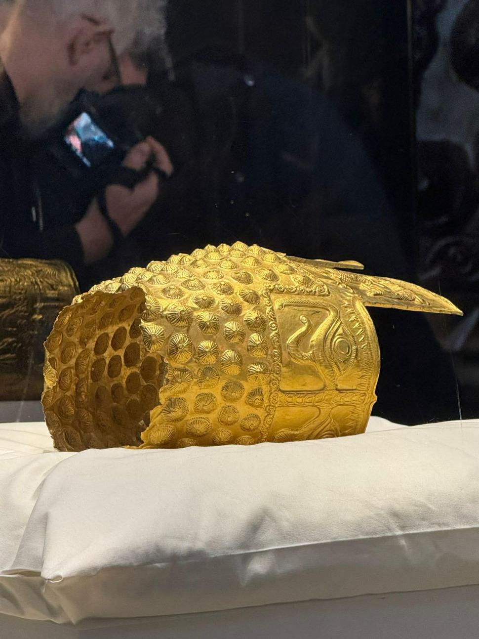 Coiful dacic recuperat din Olanda e spart. Directorul Muzeului de Istorie spune că va fi restaurat 1062580