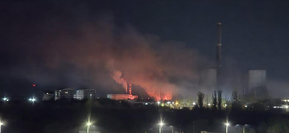 Explozie uriașă la CET Vest din București. Arafat: Sunt 40 de tone de ulei pe transformator. Mai sunt flăcări doar la unul 1062264