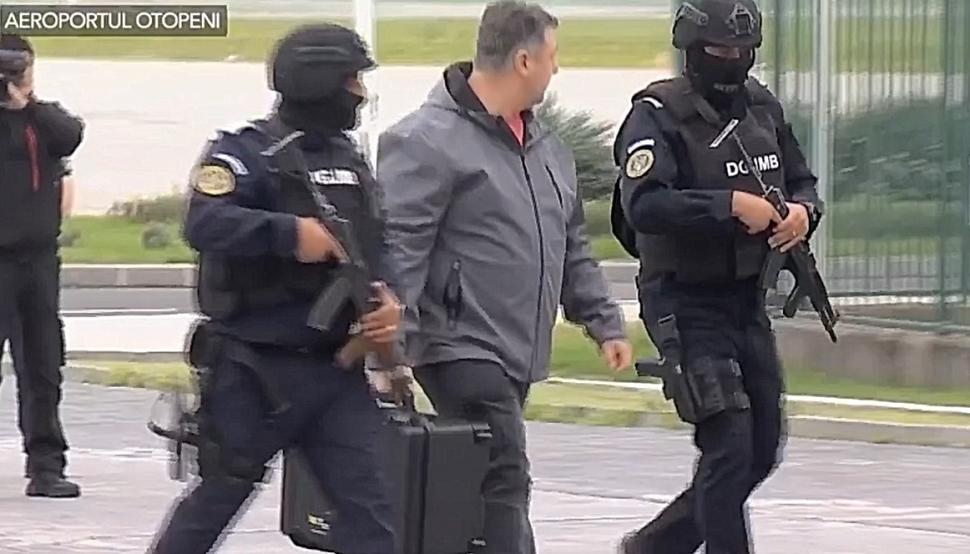 Primele imagini cu tezaurul adus din Olanda. Coiful de la Coțofenești și brățările dacice au ajuns la Muzeul Național de Istorie 1062513