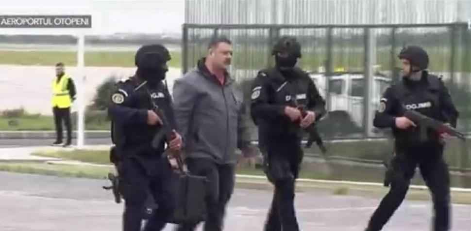 Primele imagini cu tezaurul adus din Olanda. Coiful de la Coțofenești și brățările dacice au ajuns la Muzeul Național de Istorie 1062514