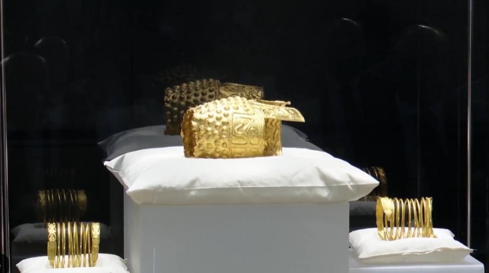 Primele imagini cu tezaurul adus din Olanda. Coiful de la Coțofenești și brățările dacice au ajuns la Muzeul Național de Istorie 1062536