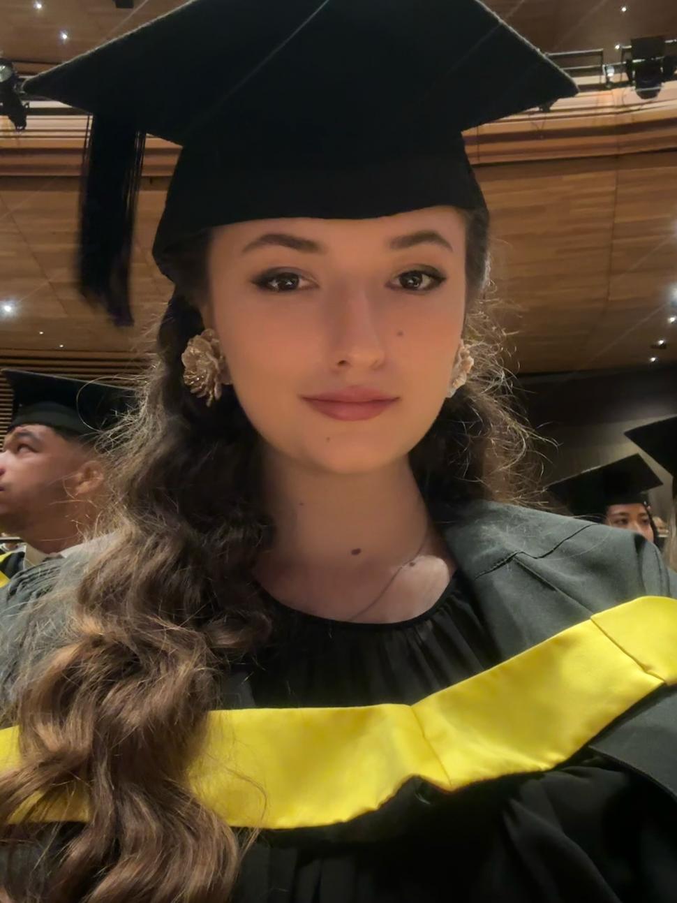 Absolventa cu experiență, ignorată de angajatori: A aplicat la 400 de locuri de muncă, în ultimele luni, și a avut doar trei interviuri 1062728