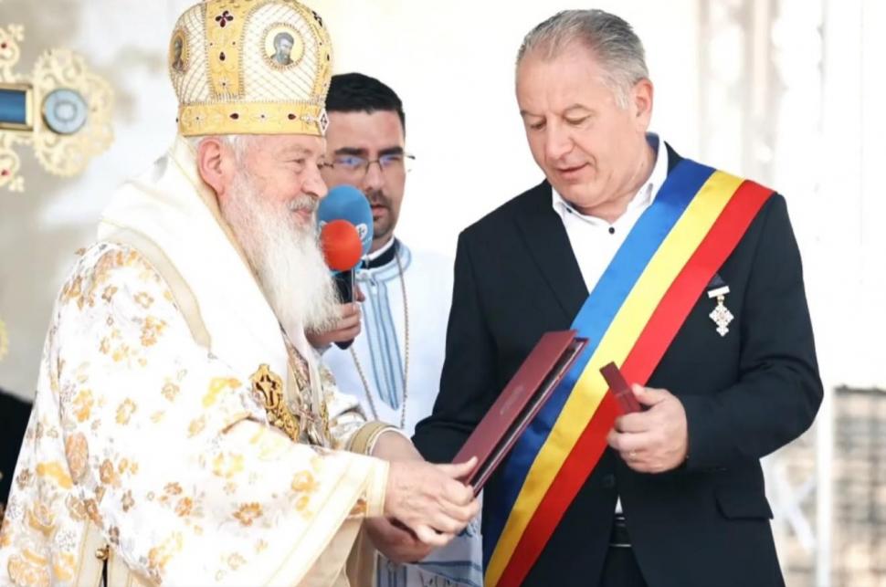 DNA suspectează că liderul PSD Radu Moldovan ar fi investit în Franța bani din contracte cu dedicație. E anchetat și un lider PNL 1062857