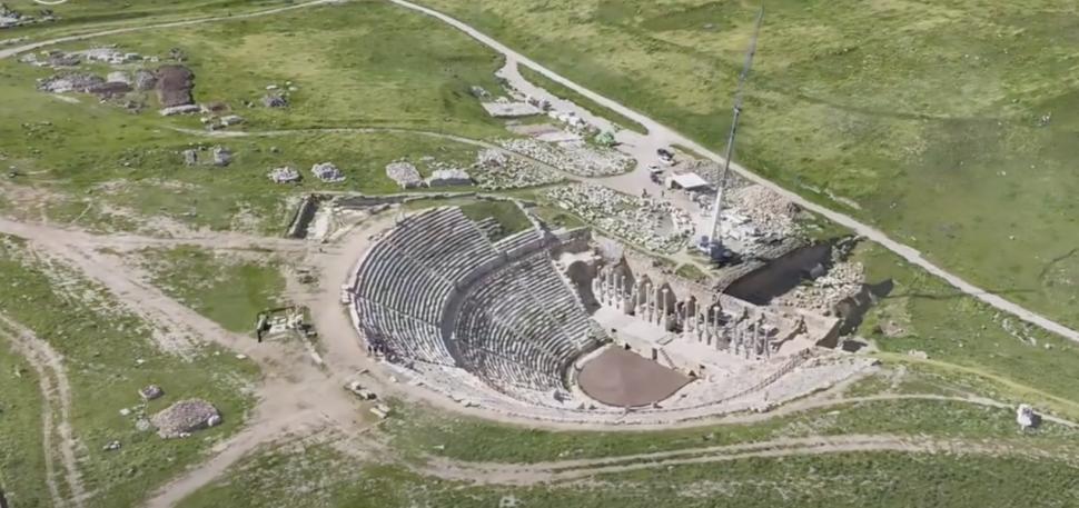 Descoperire arheologică neașteptată: O statuie de doi metri a zeiţei Atena, din marmură, a fost găsită într-un oraș antic din Turcia 1063037