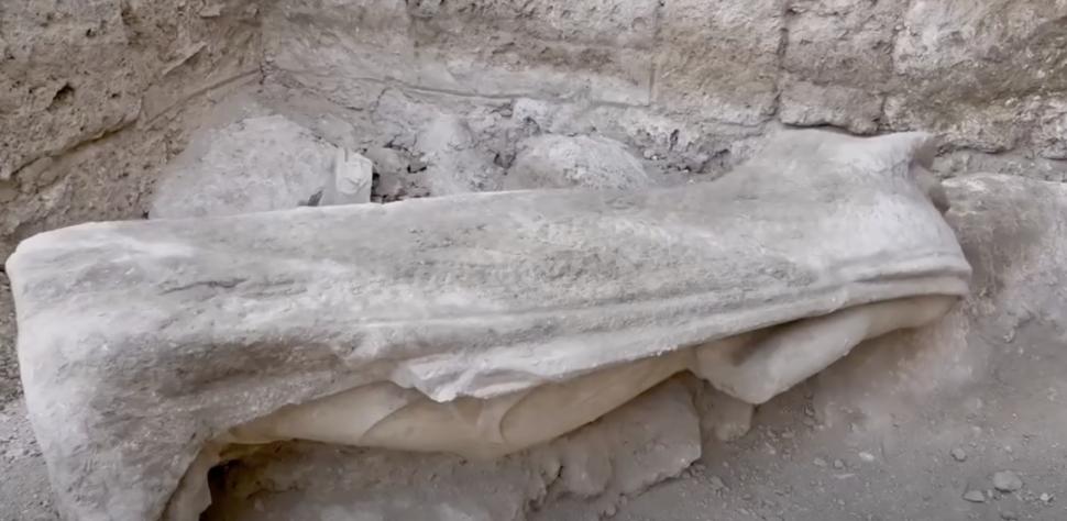 Descoperire arheologică neașteptată: O statuie de doi metri a zeiţei Atena, din marmură, a fost găsită într-un oraș antic din Turcia 1063039