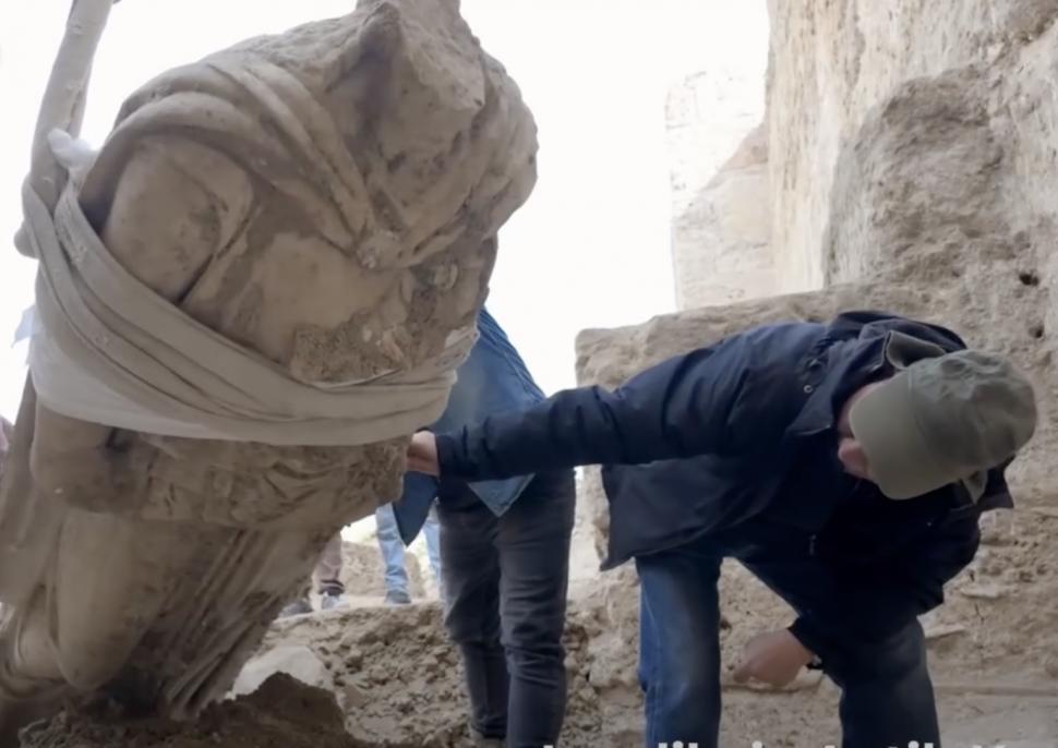 Descoperire arheologică neașteptată: O statuie de doi metri a zeiţei Atena, din marmură, a fost găsită într-un oraș antic din Turcia 1063043